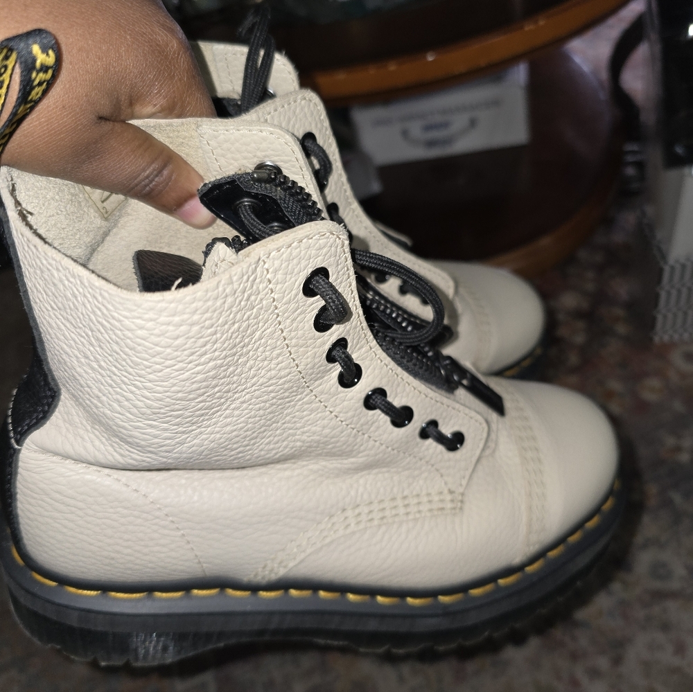 Doc Martens - Picture 4 of 6
